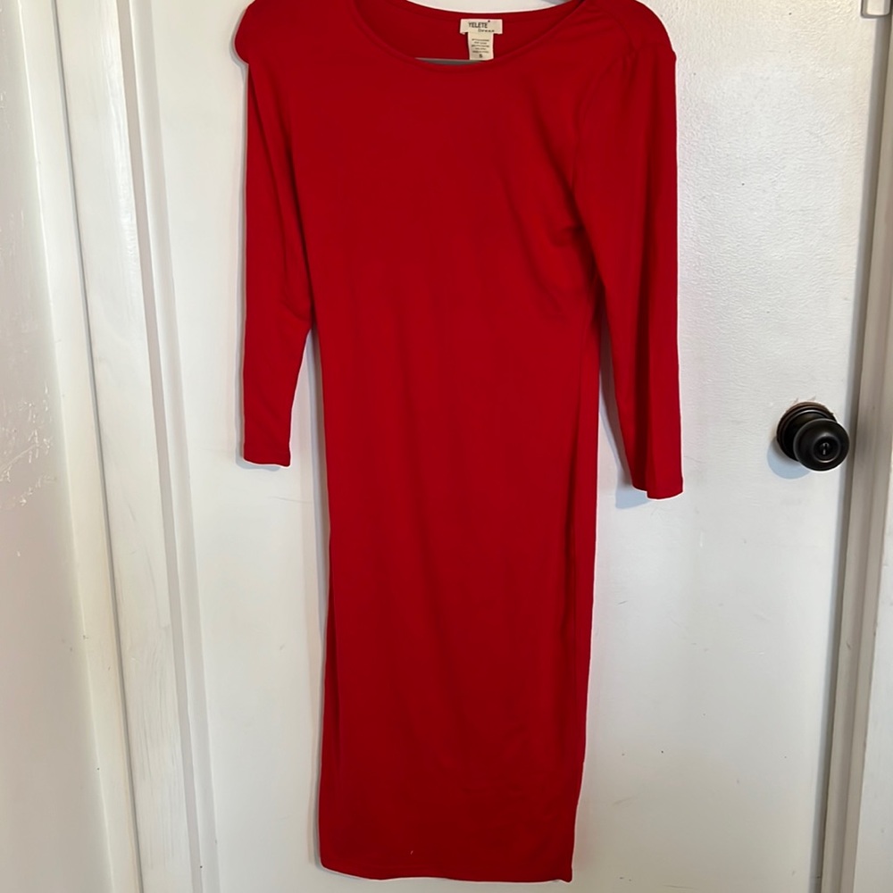 Red midi-dress three quarter sleeve. NWT.
